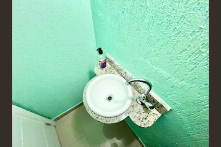 Casa de condomínio à venda com 128m², 3 quartos e 2 vagasLavabo