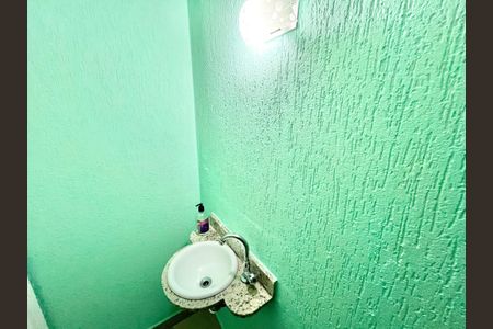 Casa de condomínio à venda com 128m², 3 quartos e 2 vagasLavabo