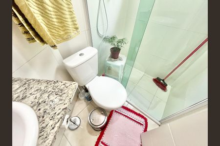 Casa de condomínio à venda com 128m², 3 quartos e 2 vagasBanheiro