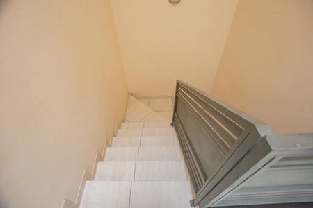 Escada de casa para alugar com 1 quarto, 33m² em Sacoma, São Paulo