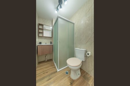 Banheiro de apartamento para alugar com 2 quartos, 42m² em Parque Maria Helena, São Paulo