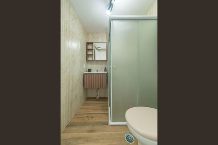 Banheiro de apartamento para alugar com 2 quartos, 42m² em Parque Maria Helena, São Paulo