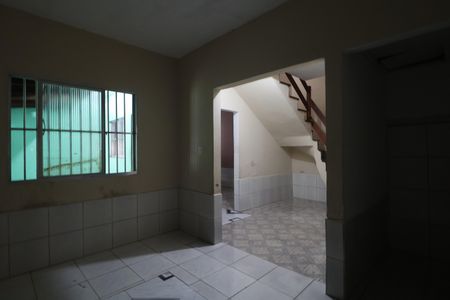 Casa para alugar com 80m², 2 quartos e 2 vagasCozinha e Área de Serviço