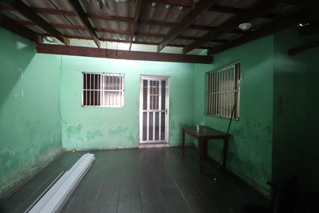 Casa para alugar com 80m², 2 quartos e 2 vagasFachada