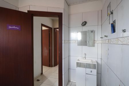 Casa para alugar com 80m², 2 quartos e 2 vagasBanheiro 