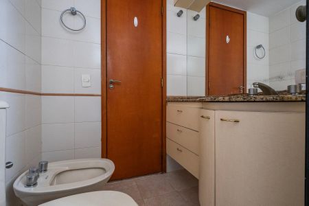 Apartamento para alugar com 131m², 3 quartos e 1 vaga Apartamento para alugar com 131m², 3 quartos e 1 vagaBanheiro