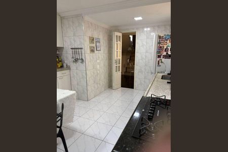 Casa à venda com 4 quartos, 180m² em Jardim Lucia, São Paulo