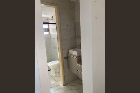 Banheiro de apartamento para alugar com 2 quartos, 45m² em Jardim Martins Silva, São Paulo