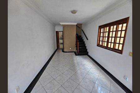Casa à venda com 125m², 3 quartos e 2 vagasSala