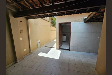 Casa à venda com 125m², 3 quartos e 2 vagasÁrea externa