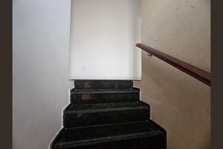 Casa à venda com 125m², 3 quartos e 2 vagasEscada