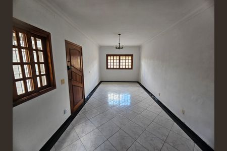 Casa à venda com 125m², 3 quartos e 2 vagasSala