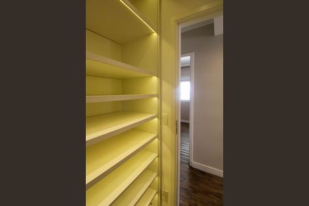 Apartamento à venda com 86m², 3 quartos e 2 vagas Apartamento à venda com 86m², 3 quartos e 2 vagasCloset