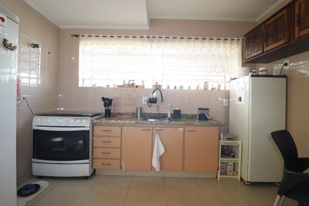 Casa à venda com 107m², 3 quartos e 2 vagasCozinha