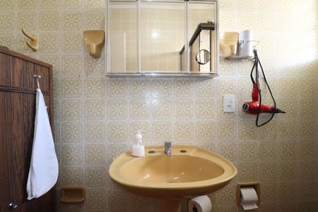 Casa à venda com 107m², 3 quartos e 2 vagasBanheiro 1