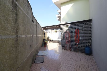 Casa à venda com 107m², 3 quartos e 2 vagasQuintal