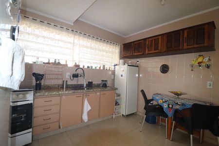 Casa à venda com 107m², 3 quartos e 2 vagasCozinha