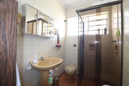 Casa à venda com 107m², 3 quartos e 2 vagasBanheiro 1