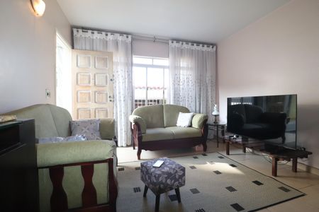 Casa à venda com 107m², 3 quartos e 2 vagasSala