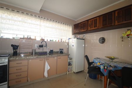 Casa à venda com 107m², 3 quartos e 2 vagasCozinha