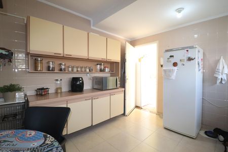 Casa à venda com 107m², 3 quartos e 2 vagasCozinha