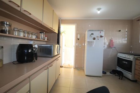 Casa à venda com 107m², 3 quartos e 2 vagasCozinha