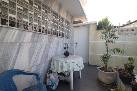 Casa à venda com 107m², 3 quartos e 2 vagasVaranda