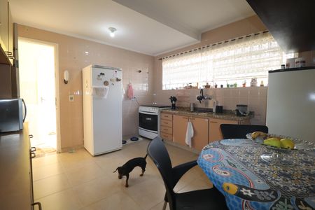 Casa à venda com 107m², 3 quartos e 2 vagasCozinha