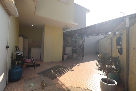 Casa à venda com 107m², 3 quartos e 2 vagasQuintal