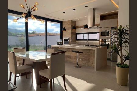 Casa à venda com 4 quartos, 265m² em Jardim Samambaia, Jundiaí