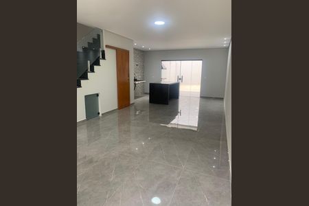 Casa à venda com 3 quartos, 165m² em Vila Carrão, São Paulo