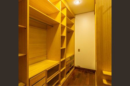 Casa à venda com 750m², 4 quartos e 6 vagas