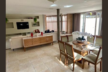 Casa à venda com 4 quartos, 750m² em Tamboré, Santana de Parnaíba