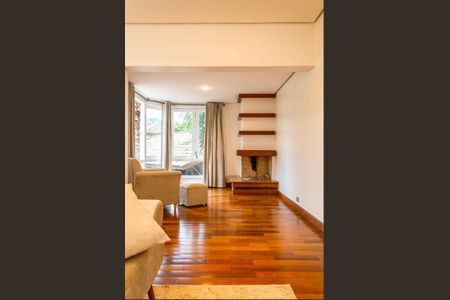 Casa à venda com 4 quartos, 750m² em Tamboré, Santana de Parnaíba