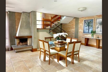 Casa à venda com 4 quartos, 750m² em Tamboré, Santana de Parnaíba