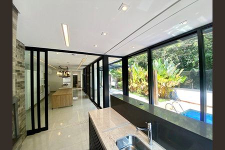 Casa à venda com 283m², 3 quartos e 4 vagas