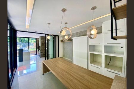Casa à venda com 283m², 3 quartos e 4 vagas