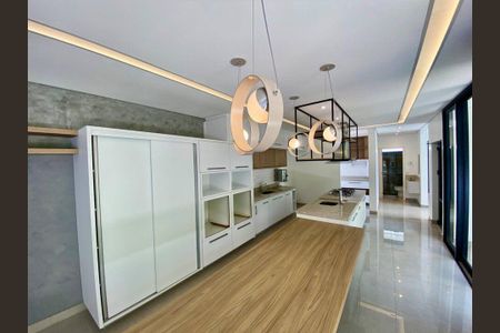 Casa à venda com 283m², 3 quartos e 4 vagas