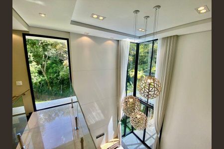 Casa à venda com 283m², 3 quartos e 4 vagas