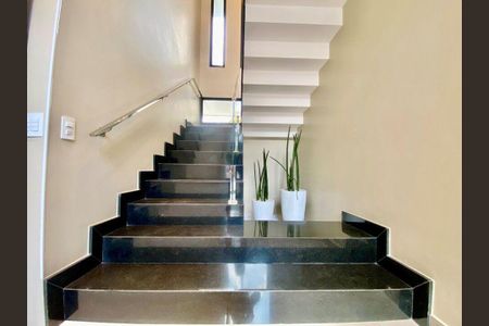 Casa à venda com 283m², 3 quartos e 4 vagas