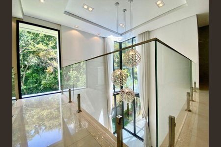 Casa à venda com 283m², 3 quartos e 4 vagas