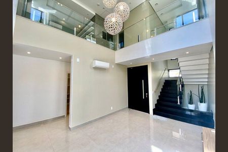 Casa à venda com 283m², 3 quartos e 4 vagas