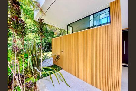 Casa à venda com 283m², 3 quartos e 4 vagas