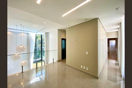 Casa à venda com 283m², 3 quartos e 4 vagas