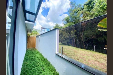 Casa à venda com 283m², 3 quartos e 4 vagas