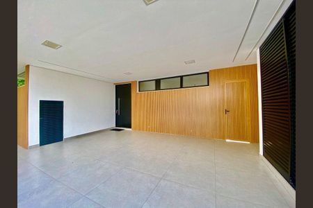 Casa à venda com 283m², 3 quartos e 4 vagas
