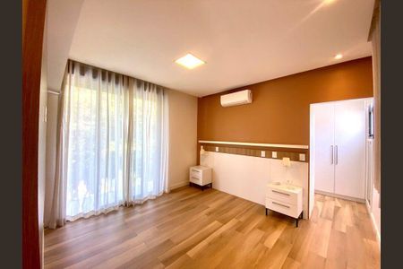 Casa à venda com 283m², 3 quartos e 4 vagas