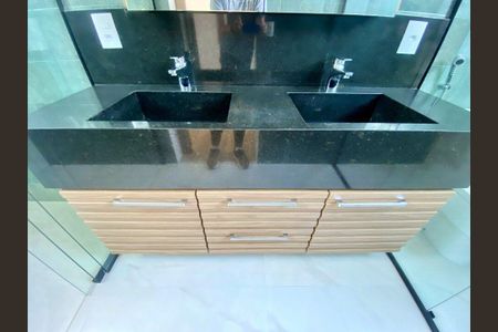 Casa à venda com 283m², 3 quartos e 4 vagas