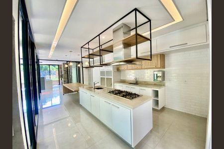 Casa à venda com 283m², 3 quartos e 4 vagas