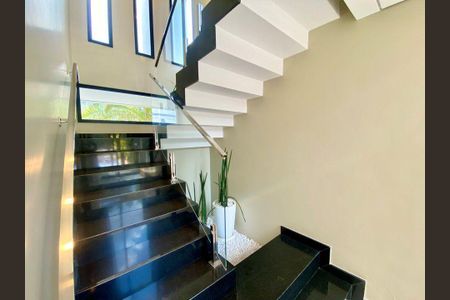 Casa à venda com 283m², 3 quartos e 4 vagas